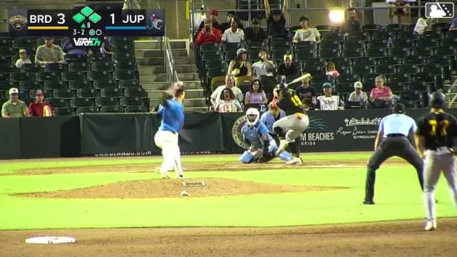 Edgleen Perez singles on a sharp line drive to right fielder Jose Monserrate. Eddie Rynders scores. Sammy Stafura to 3rd. Eddie King Jr. to 2nd.