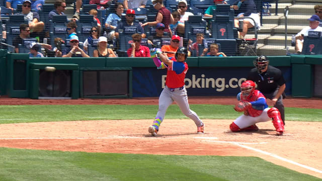 Ralphy Velazquez's RBI single