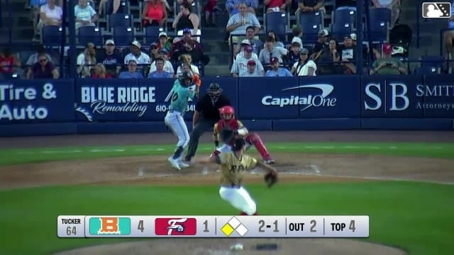 Aron Estrada singles on a sharp line drive to center fielder Pedro León. Anderson De Los Santos scores.