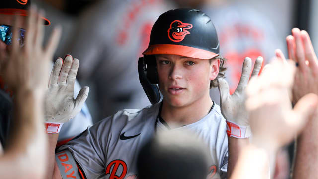 Jackson Holliday's solo homer (2)