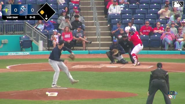 Javier Mogollon singles on a fly ball to right fielder Roni Cabrera. Abraham Nunez scores.
