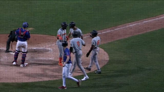 Aron Estrada's go-ahead grand slam