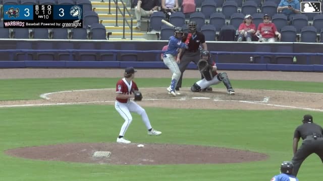 Dauri Fernandez doubles (9) on a line drive to center fielder José Anderson. Yaikel Mijares scores.