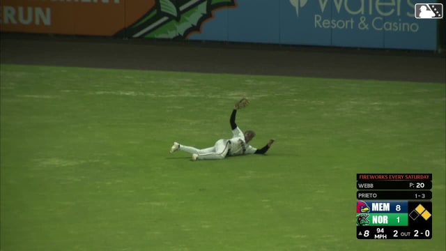 Jud Fabian lays out to make the grab