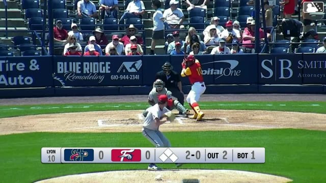 Aroon Escobar homers (4) on a line drive to left center field.
