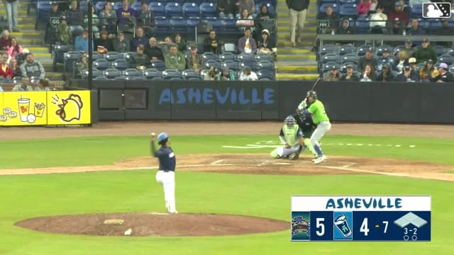 Paxton Kling homers (2) on a fly ball to left field.