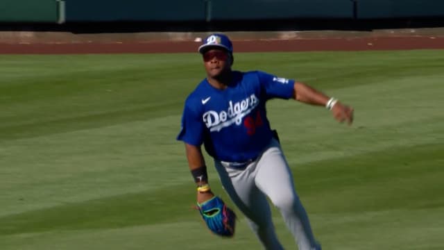 Zyhir Hope's impressive diving catch