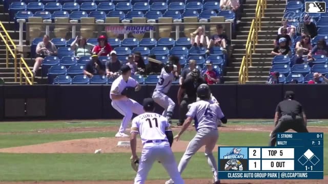 Jackson Strong doubles (5) on a line drive to right fielder Aaron Walton. Woody Hadeen scores.