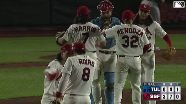 Luis Gastelum closes out series win