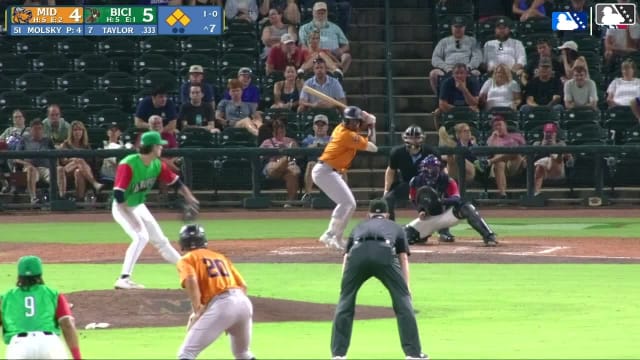 Devin Taylor singles on a sharp line drive to center fielder Carson Roccaforte. Clark Elliott scores. Cameron Leary to 3rd. Brennan Milone to 2nd.