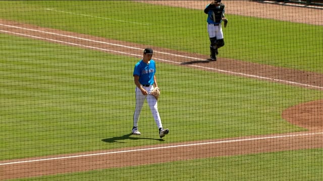 Marlins turn inning-ending double play