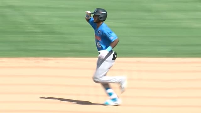 Leo De Vries' three-hit, two-RBI game
