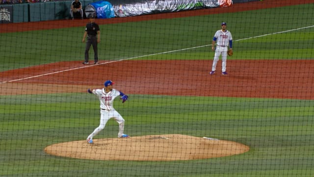 Elmer Rodríguez helps turn two 