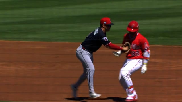 Guardians catch Juan Flores in a rundown