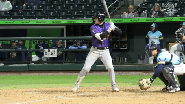 Xavier Neyens delivers first pro multi-homer game