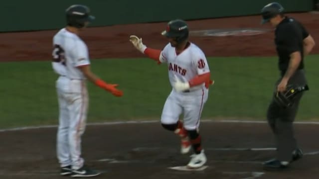 Jhonny Level swats a solo homer