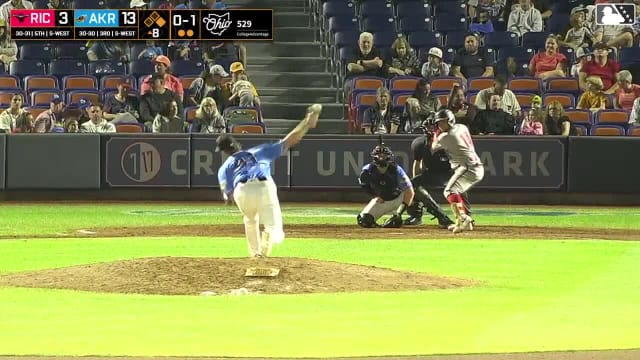 Jancel Villarroel doubles (5) on a fly ball to left fielder Aaron Walton. Jean Carlos Sió scores.