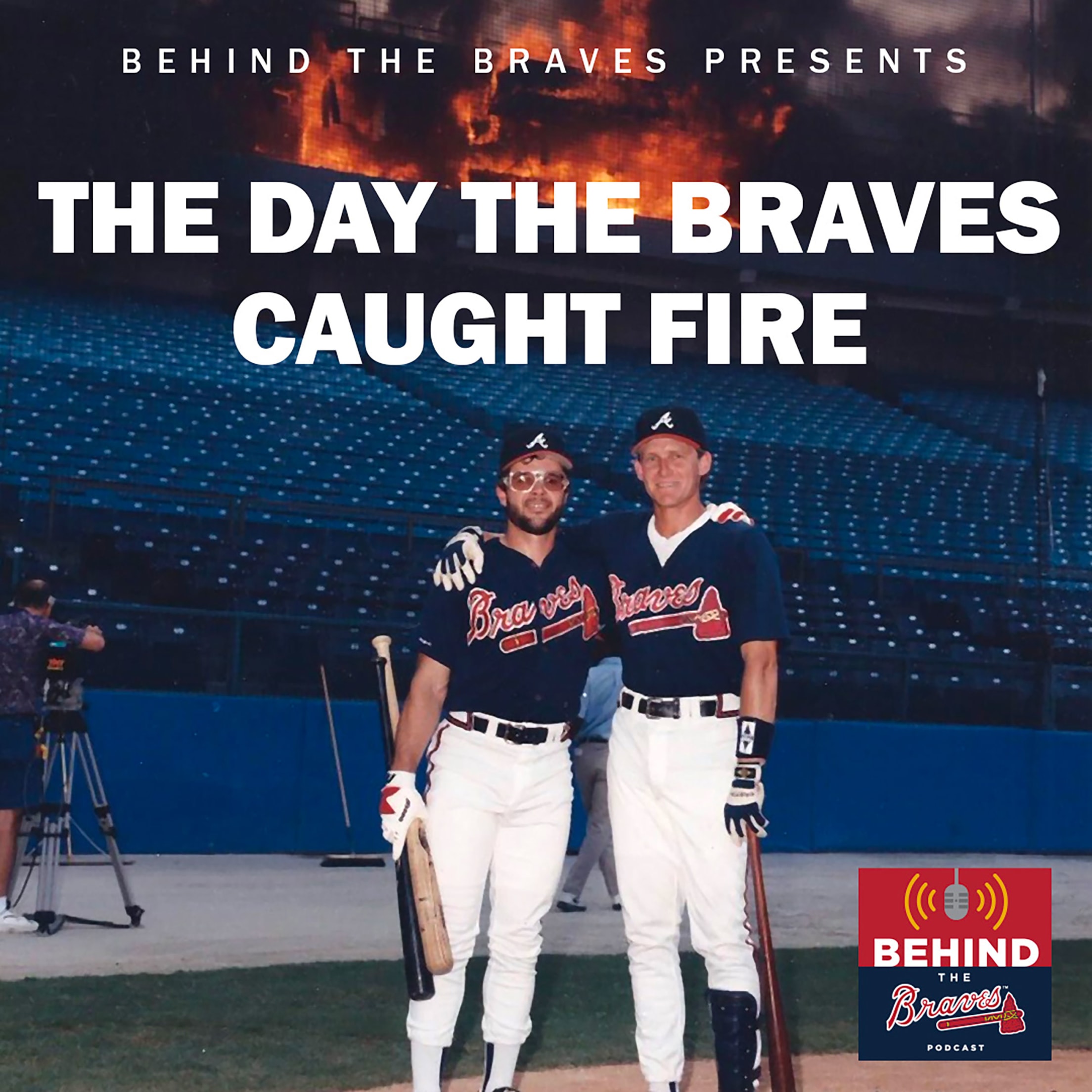 Mark Lemke throwing a - Braves Baseball Memories