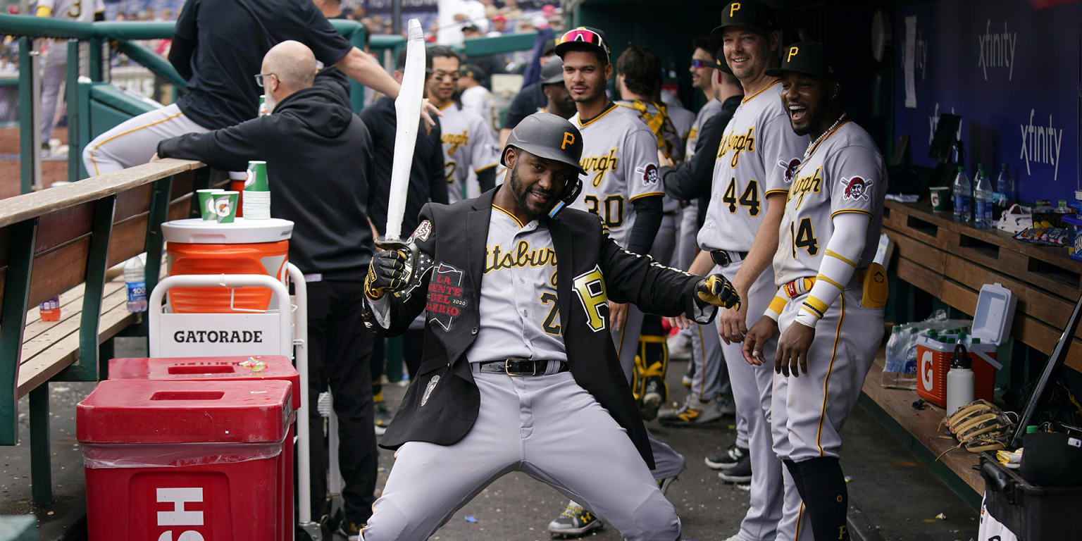 Bell powers Pirates past Cards 6-3 in Little League Classic