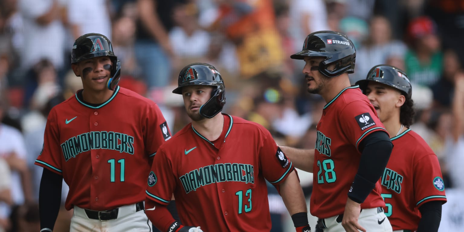Tawa's slam spurs wild D-backs comeback win in Mexico City Series finale