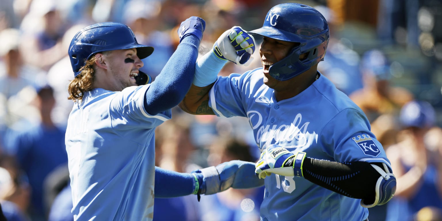 Royals pound Padres 15-7; Machado homers twice, Soto goes deep in loss