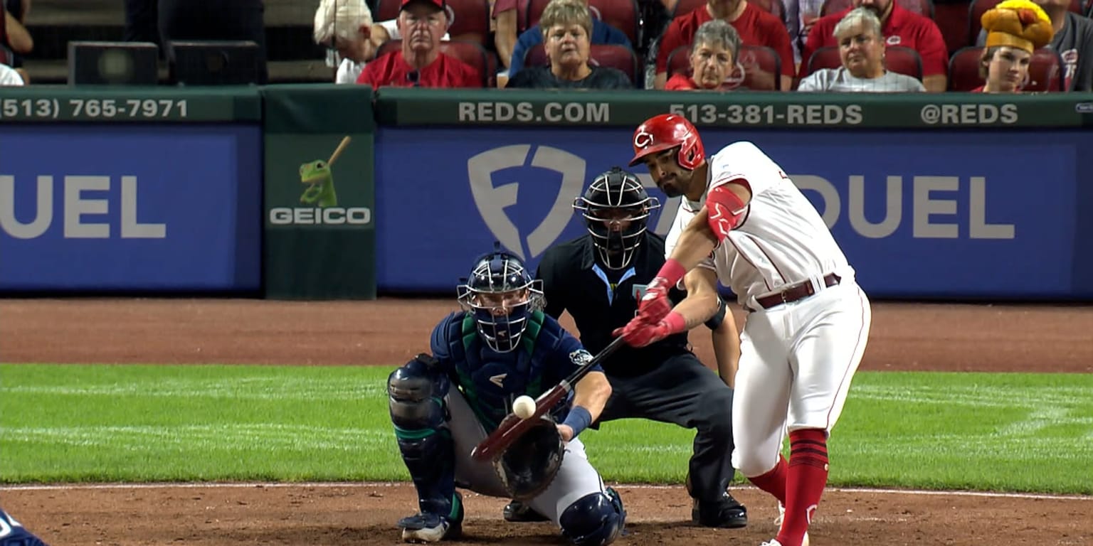 Another walk-off!  Elly scores for Rojos to leave Mariners outstretched
