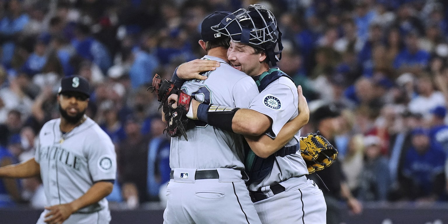 Kirby gets the save to send the Mariners to the ALDS for the first time  since 2001! : r/baseball