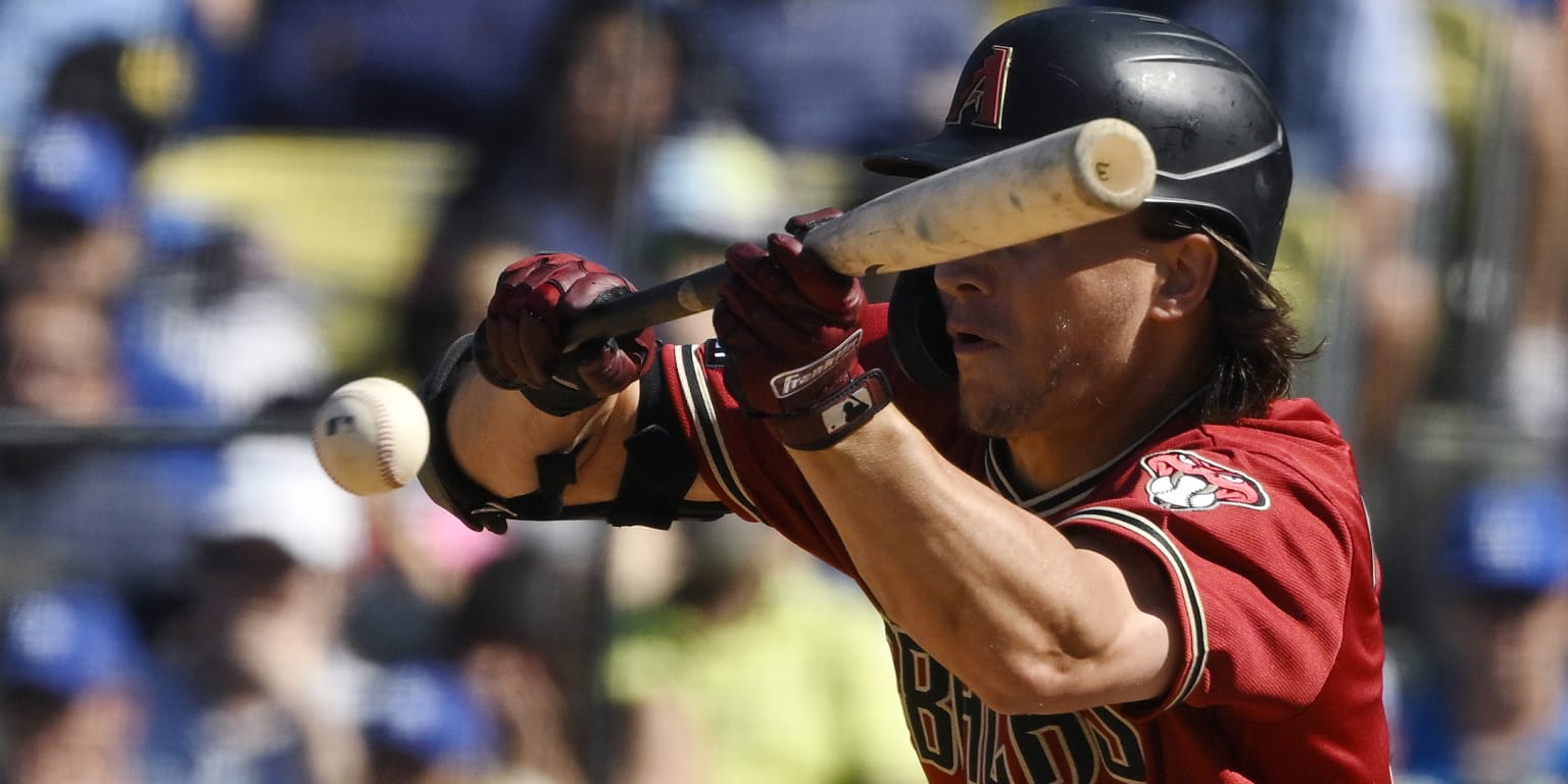 Aggressive D-backs hustle to series-ending win in LA