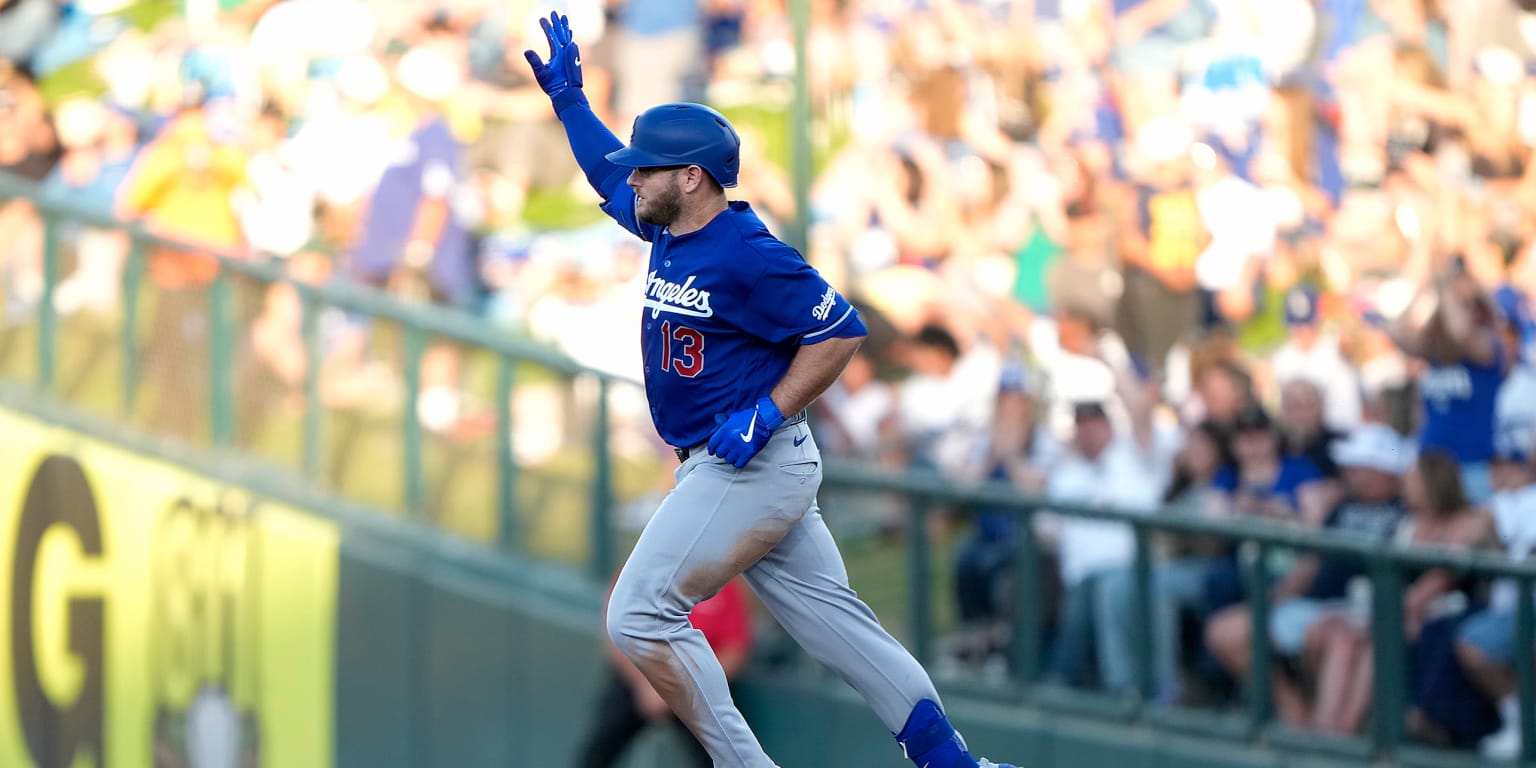 Dodgers take advantage of hitters' park, smash 3 home runs vs. A's