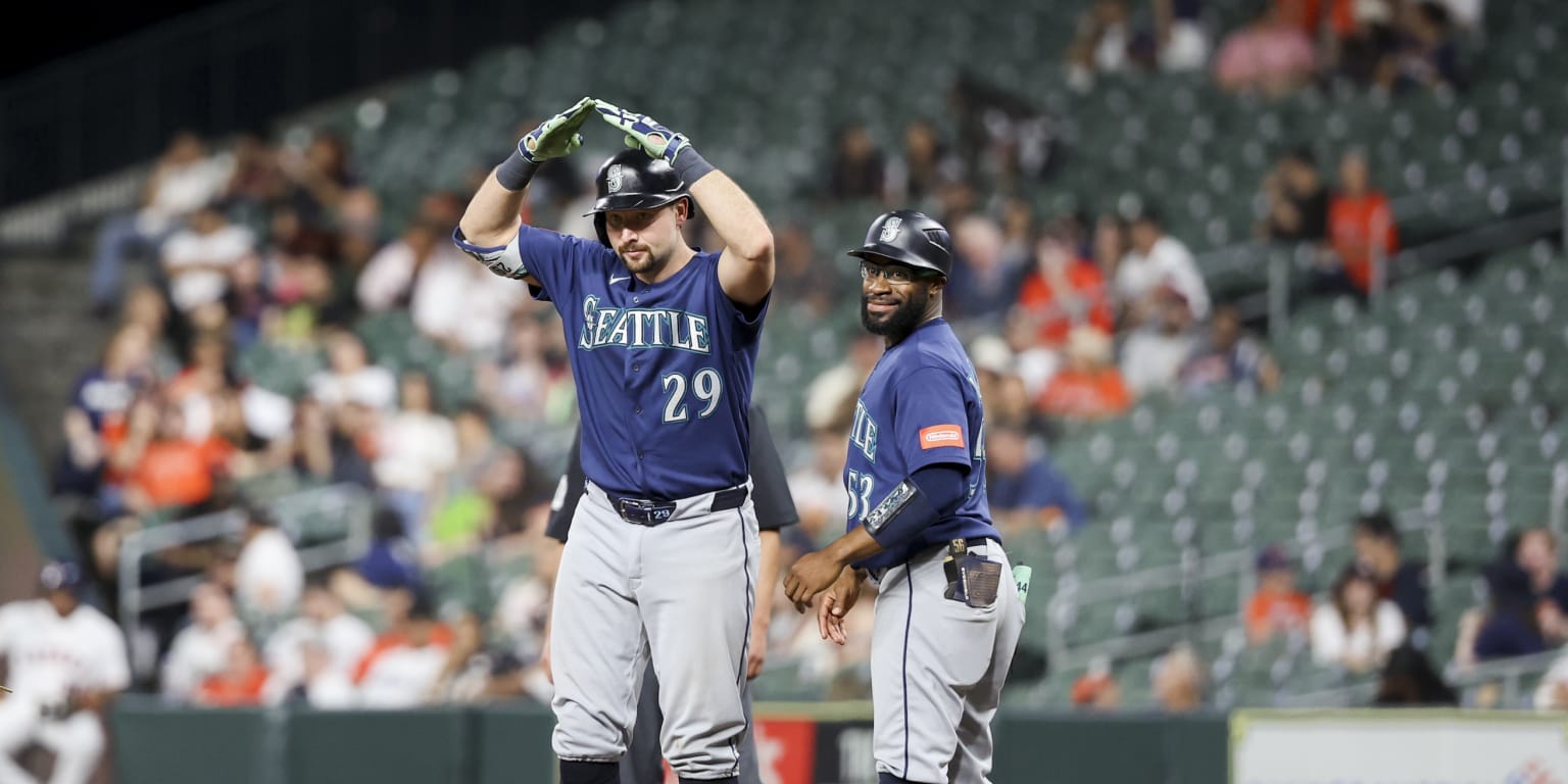Cal Raleigh stays loose amid slump for Mariners