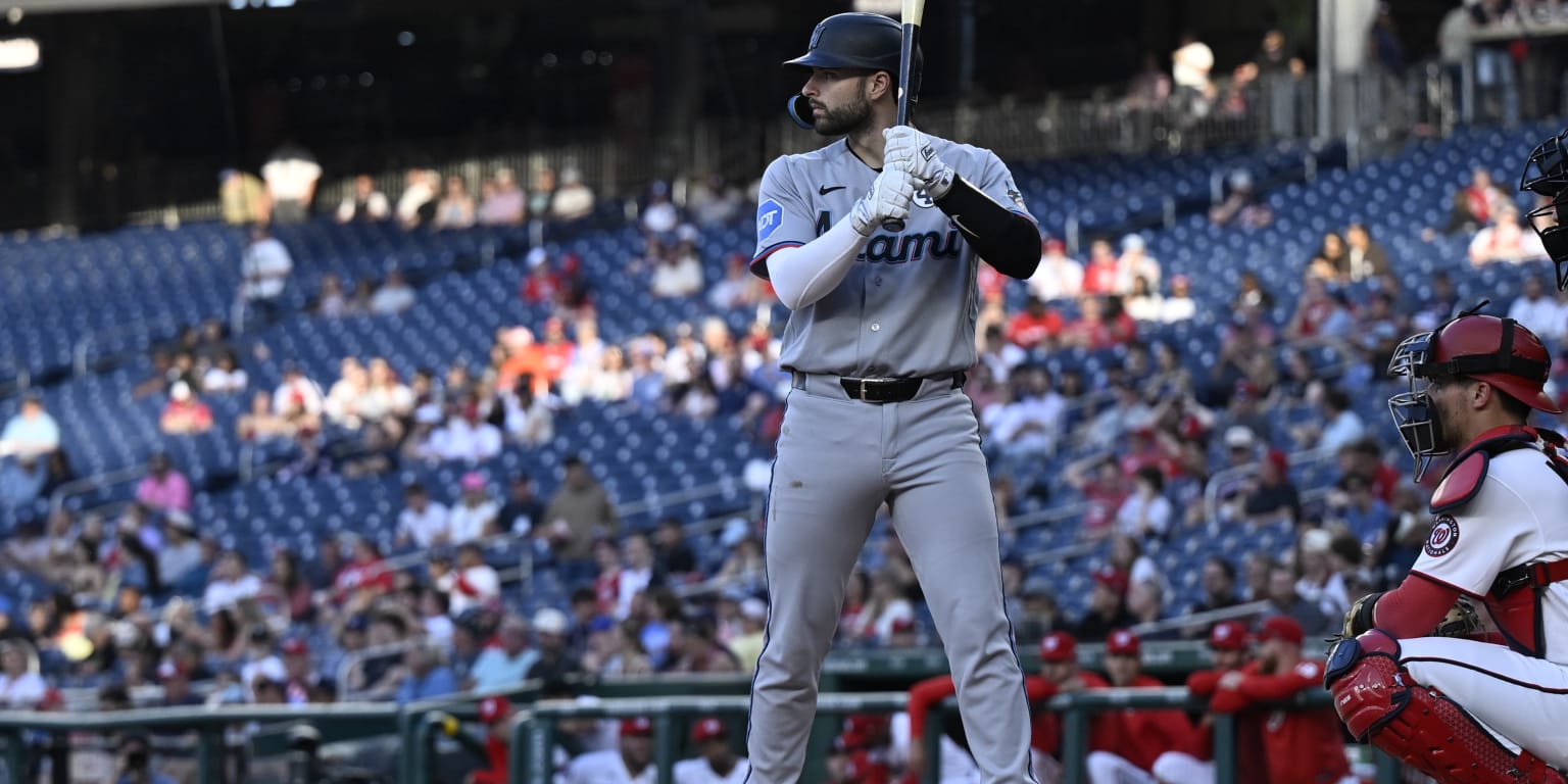 Mack's first career HR starts burst of three straight for Marlins