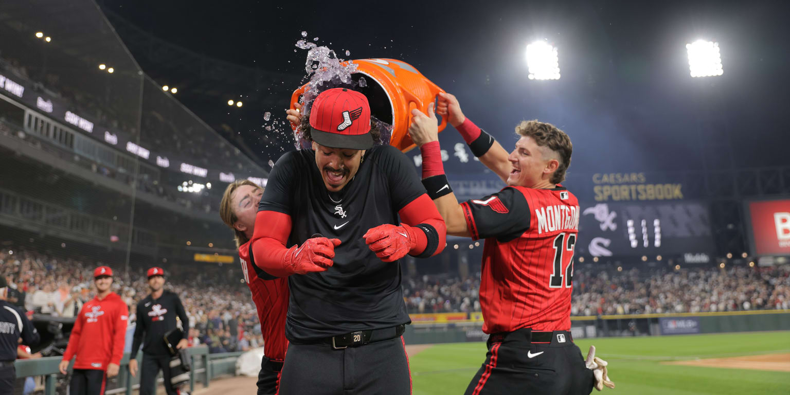 Down to their last out, White Sox walk it off on Vargas' 2-run blast