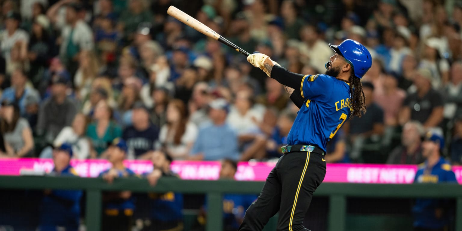 Crawford sends Mariners home happy with 1st career walk-off HR