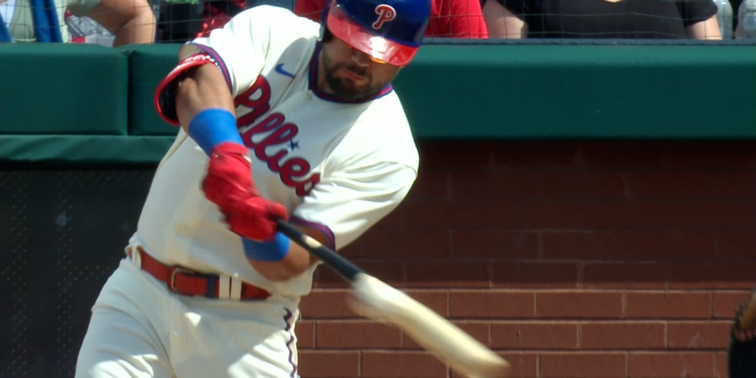 Schwarber picks up two clutch hits in comeback win