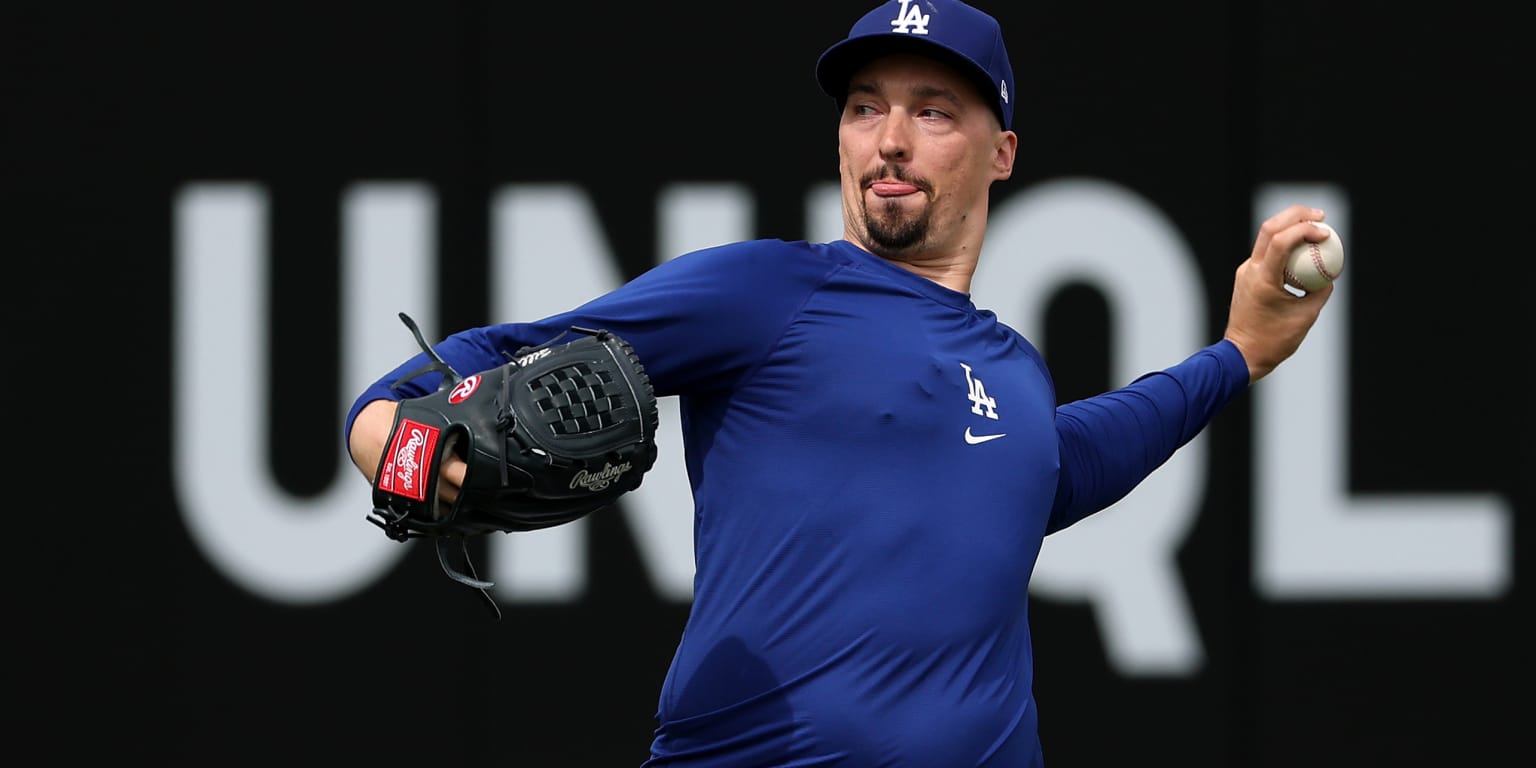 Snell takes 'very big' step, throws to live hitters at Dodger Stadium