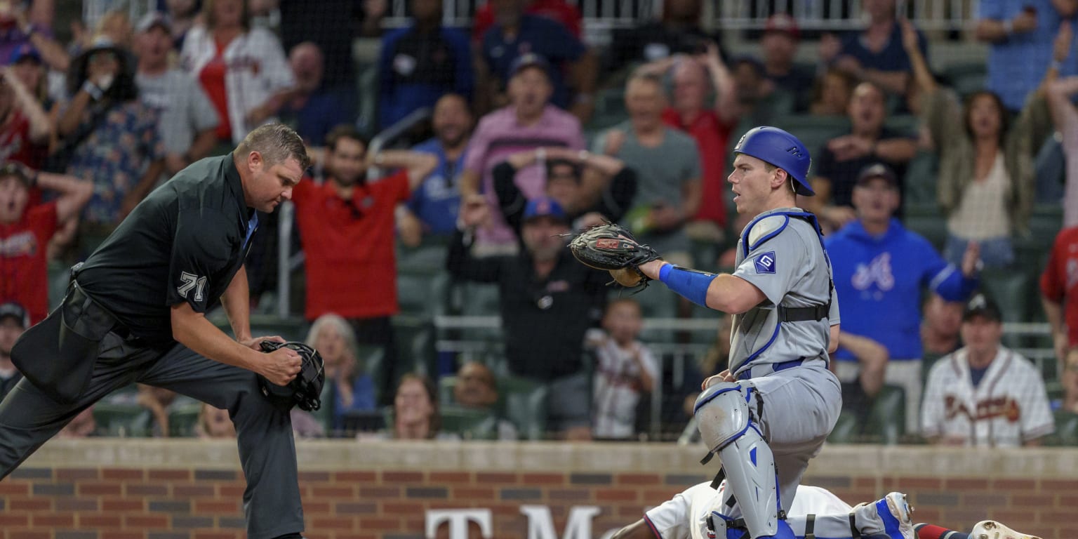 Yoshinobu Yamamoto aided by defense in Dodgers' win
