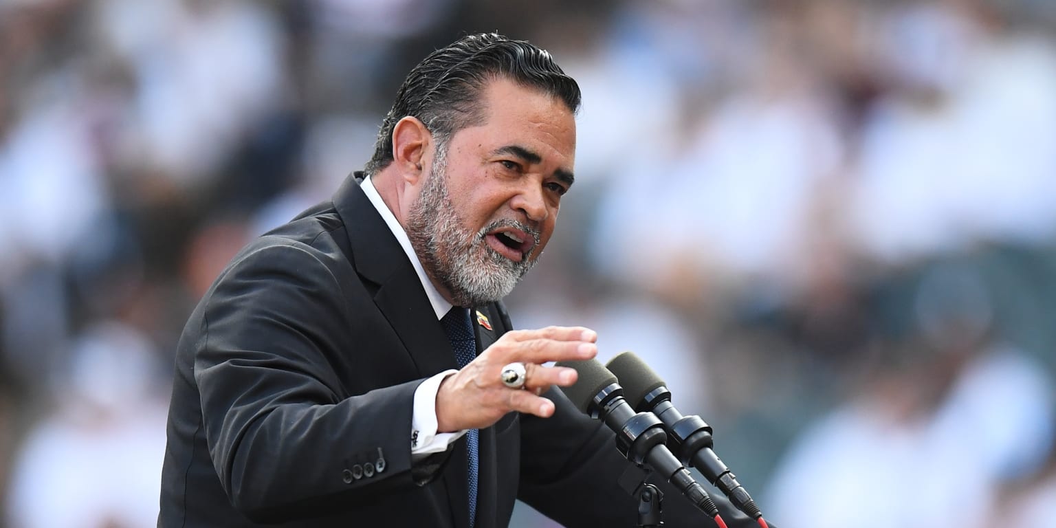 With 2005 champs among festive crowd, Guillen grateful as White Sox retire No. 13