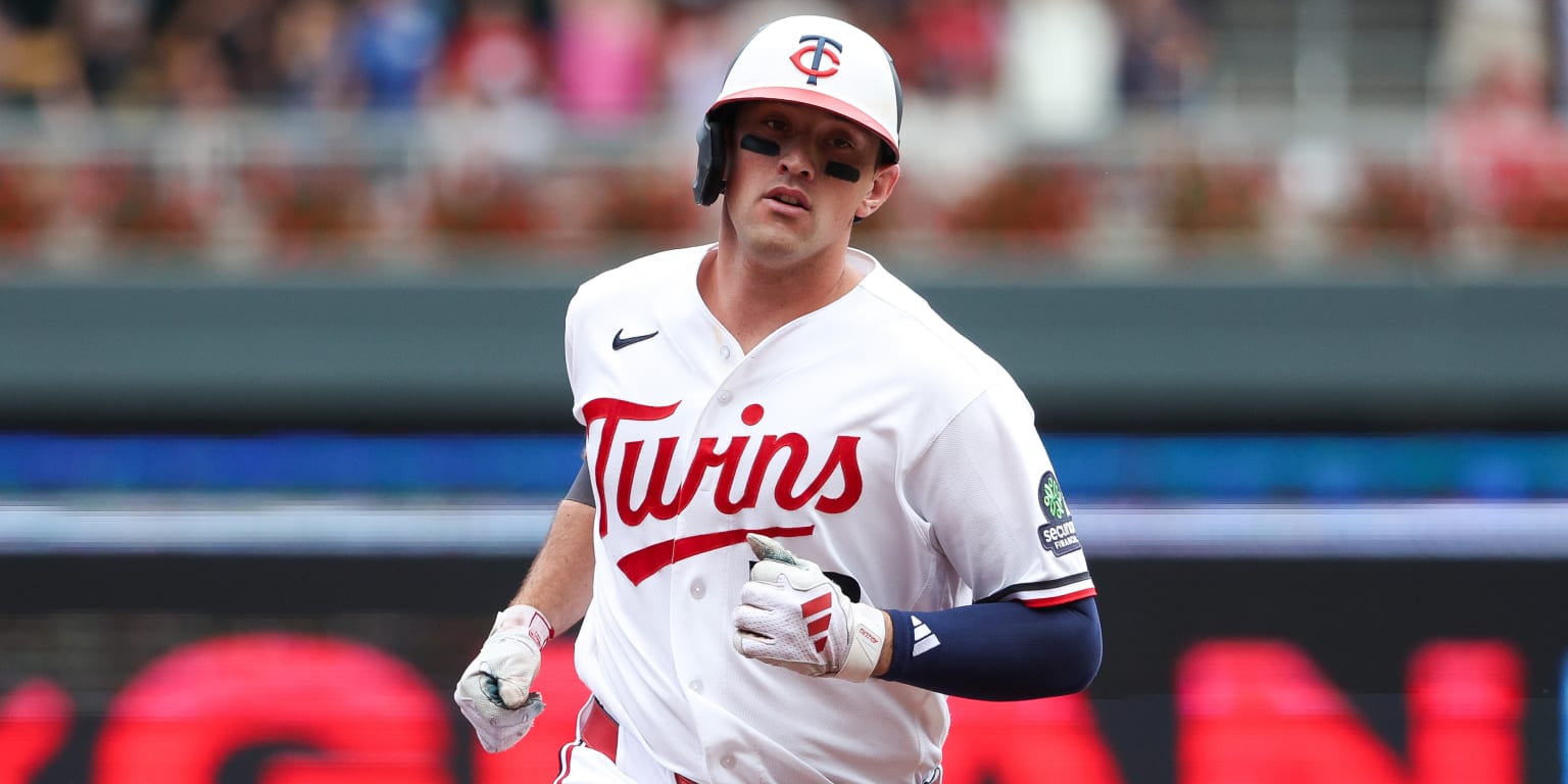 After Lee's slam, Twins offense takes foot off gas as frustrating month continues