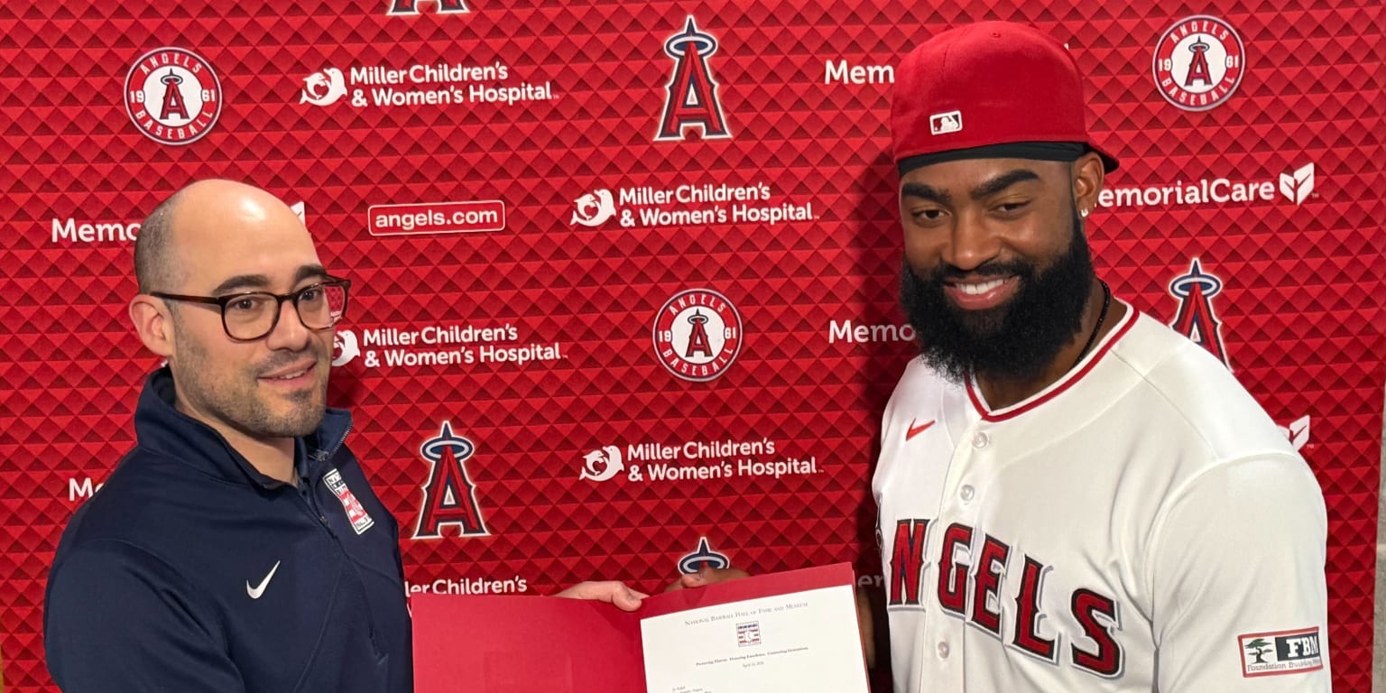 Adell donates glove from 3-HR robbery game to Cooperstown