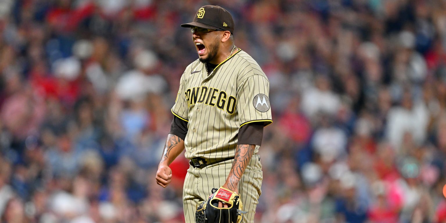Padres win 6th straight behind new (temporary) closer