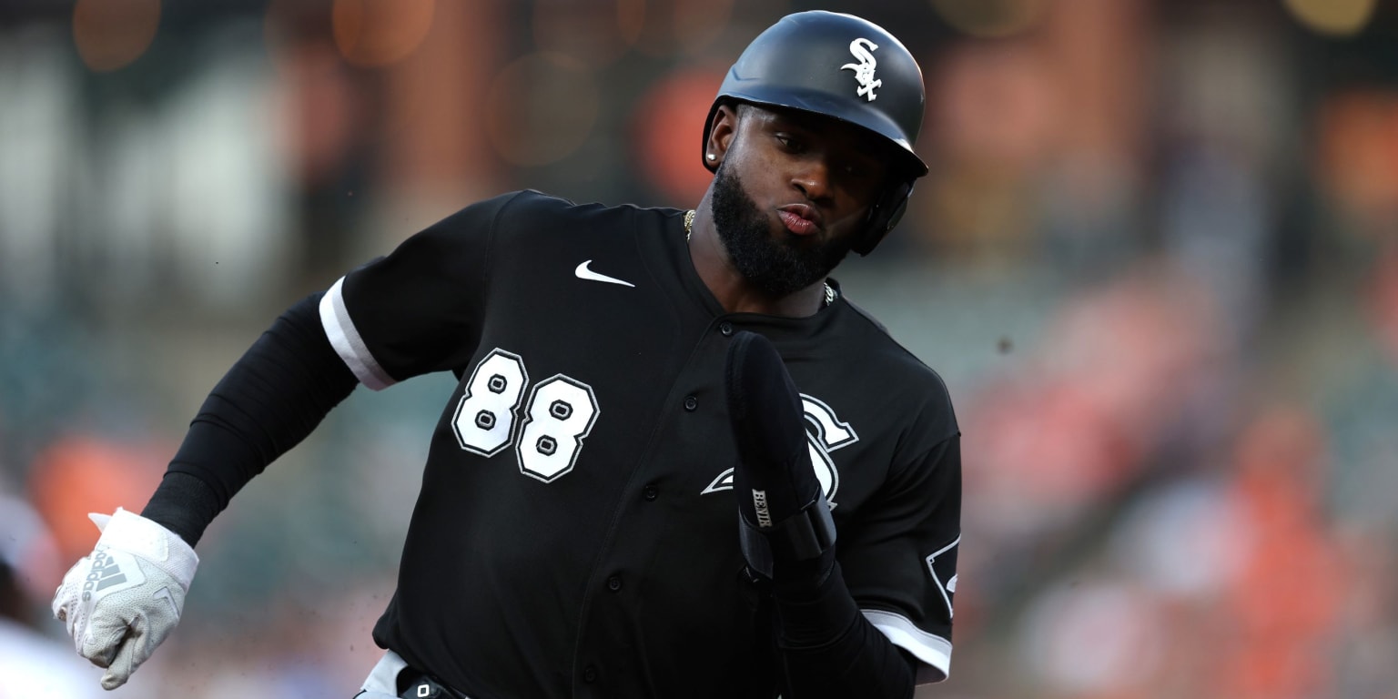 Luis Robert Heads to the White Sox Injured List - South Side Sox