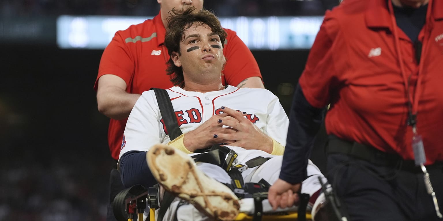 Casas taken off on stretcher after stumble at 1st base with 'significant knee injury'
