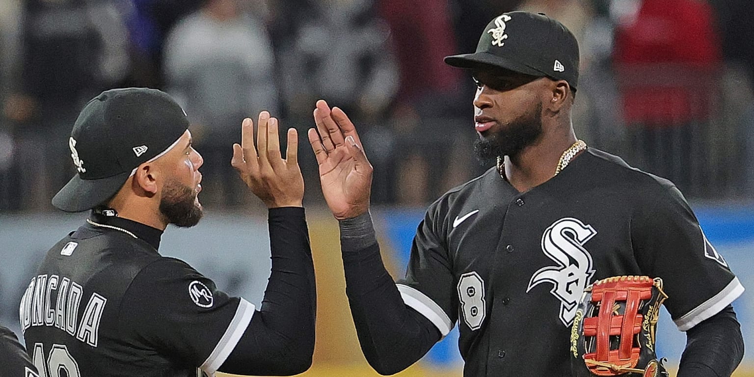 B/R Walk-Off on X: Yoan Moncada and Luis Robert are committed to play for  Cuba in the 2023 WBC 🇨🇺 This marks the first time in HISTORY that Cuba  will include current