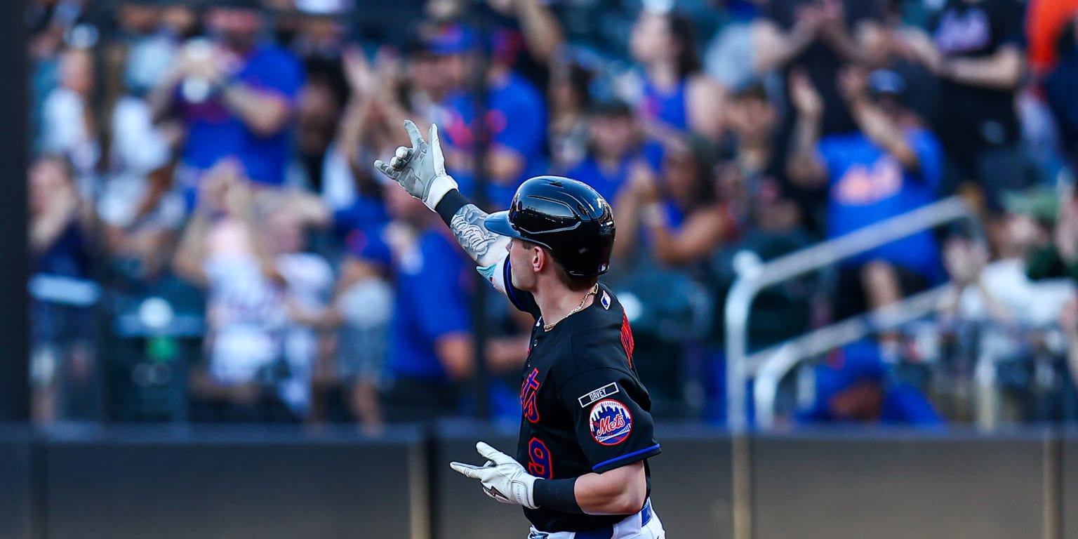 Ewing sets tone early (1st leadoff HR) ... Mets rally late (5-run 8th)