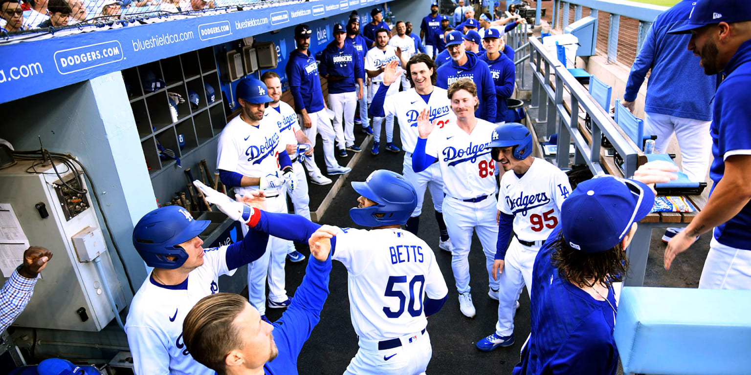 Dodgers' offense erupts as firsthalf ends