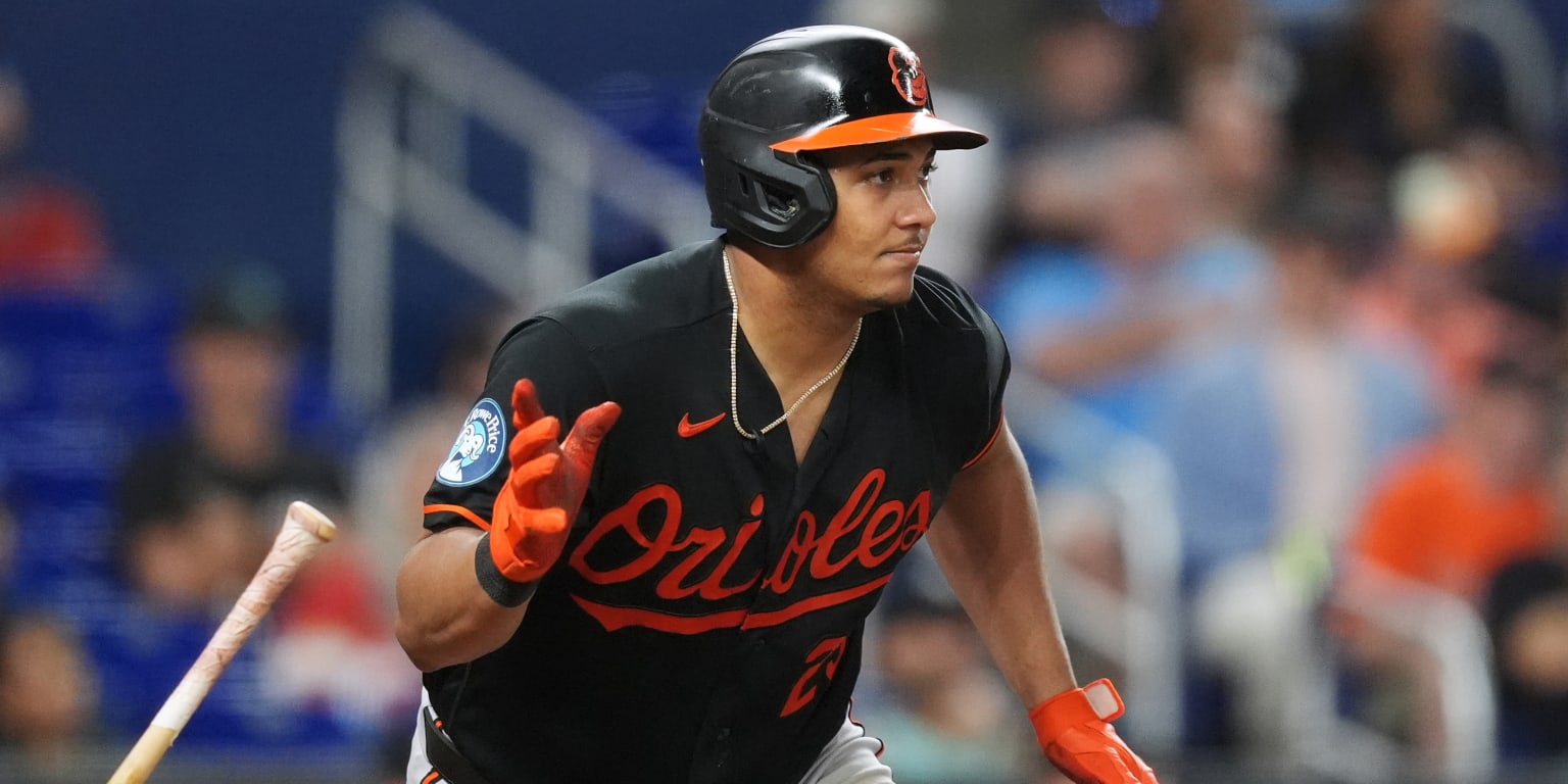 Basallo flirts with cycle as O's rally in 9th against Marlins