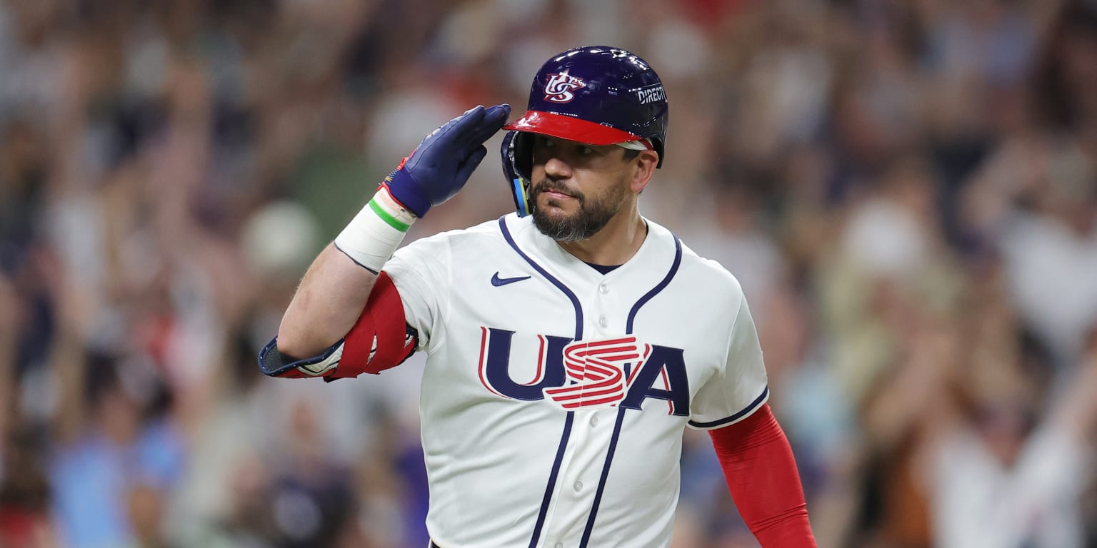 Schwarber's blast sparks huge 5th as Team USA routs Great Britain