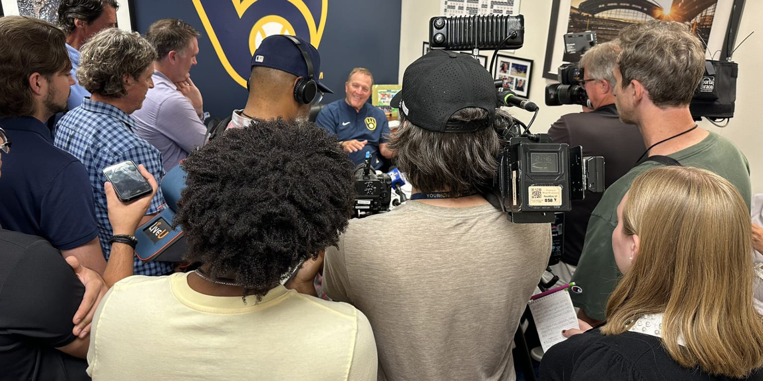 Here's what it's like to sit in for a Pat Murphy media briefing