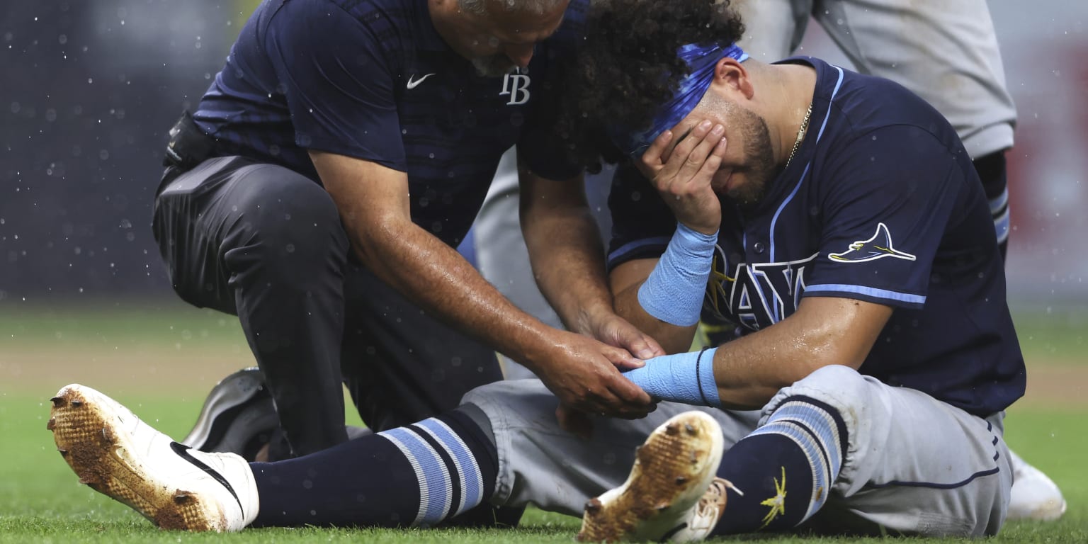 Yandy Díaz injured