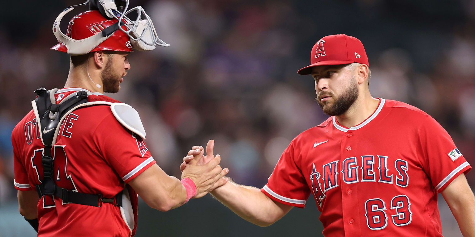Rangers acquire catcher O'Hoppe, reliever Silseth from Angels 